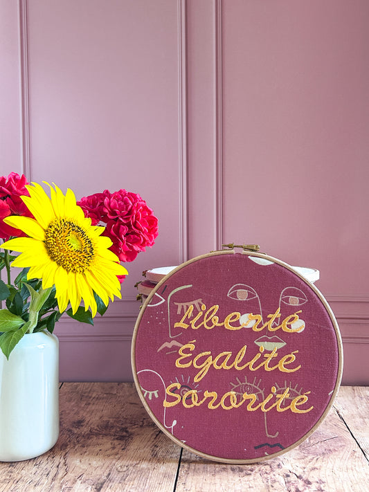Cercle à broder La Libérée - Liberté Égalité Sororité