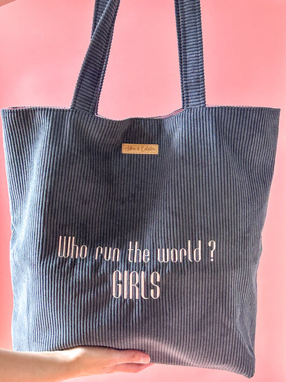 Cabas La Culottée – Brodée “Who run the world ? GIRLS” - Velours / La Libérée