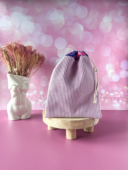 Pochon L'Intrépide – Velours parme / L'Accrochée