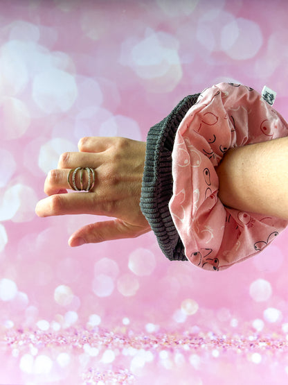 Pochon L'Intrépide – Velours noir / La Libérée