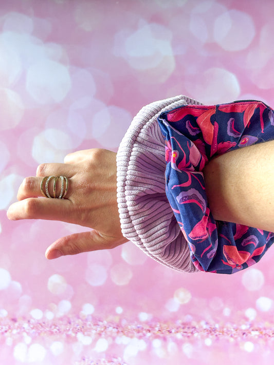 Pochon L'Intrépide – Velours parme / L'Accrochée