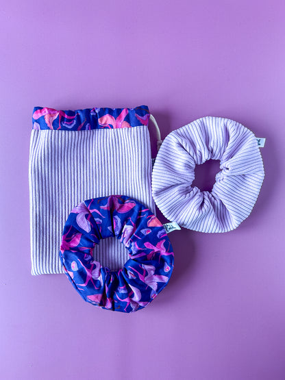 Pochon L'Intrépide – Velours parme / L'Accrochée