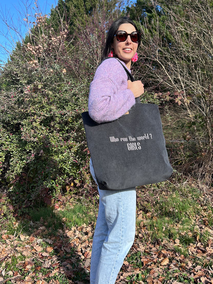 Cabas La Culottée – Brodée “Who run the world ? GIRLS” - Velours / La Libérée