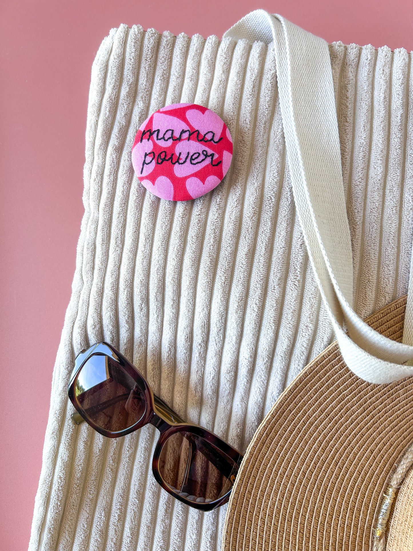 Badge brodé - mama power 6.5cm