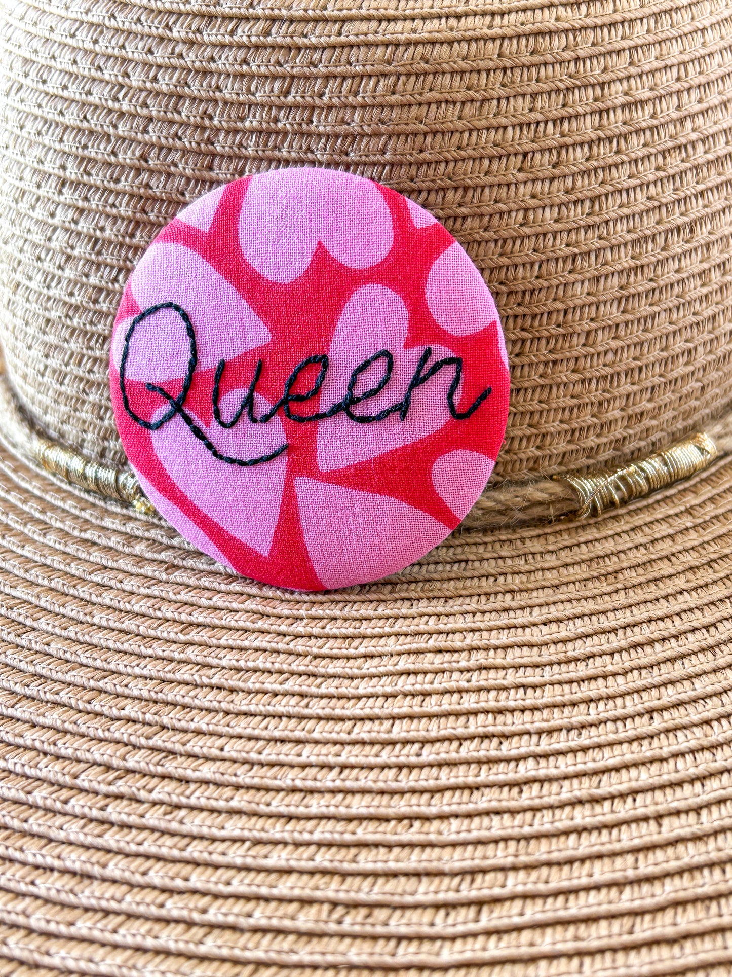 Badge brodé - queen 6.5cm