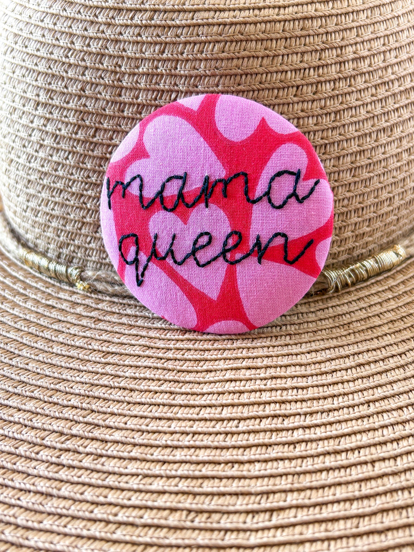 Badge brodé - mama queen 6.5cm