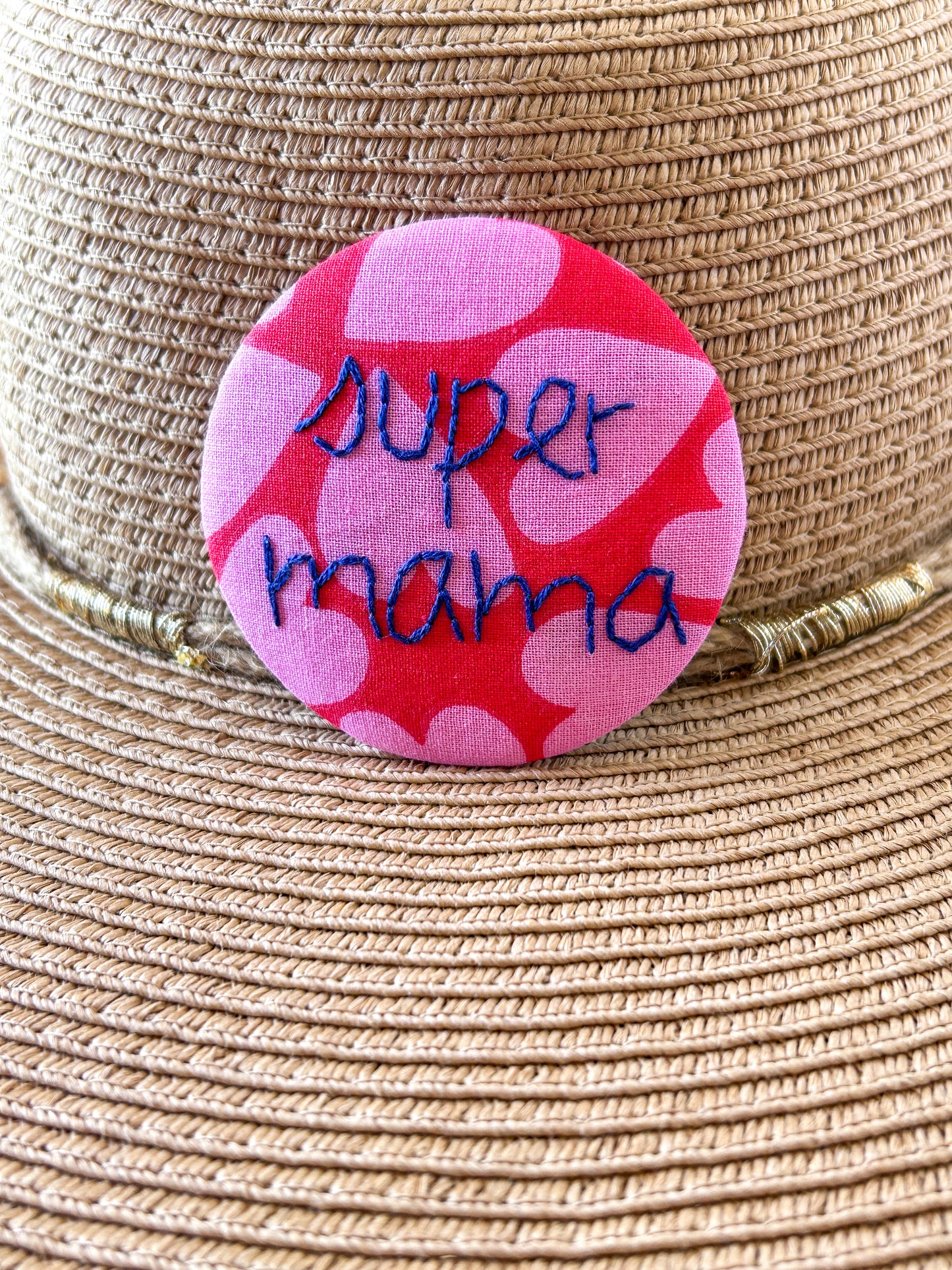 Badge brodé - super mama 6.5cm