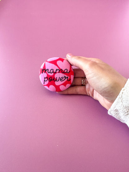 Badge brodé - mama power 6.5cm