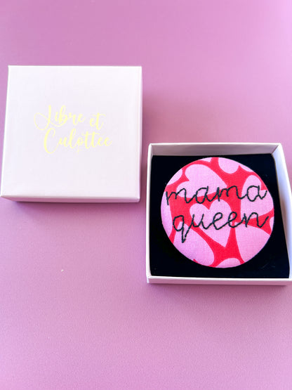 Badge brodé - mama queen 6.5cm