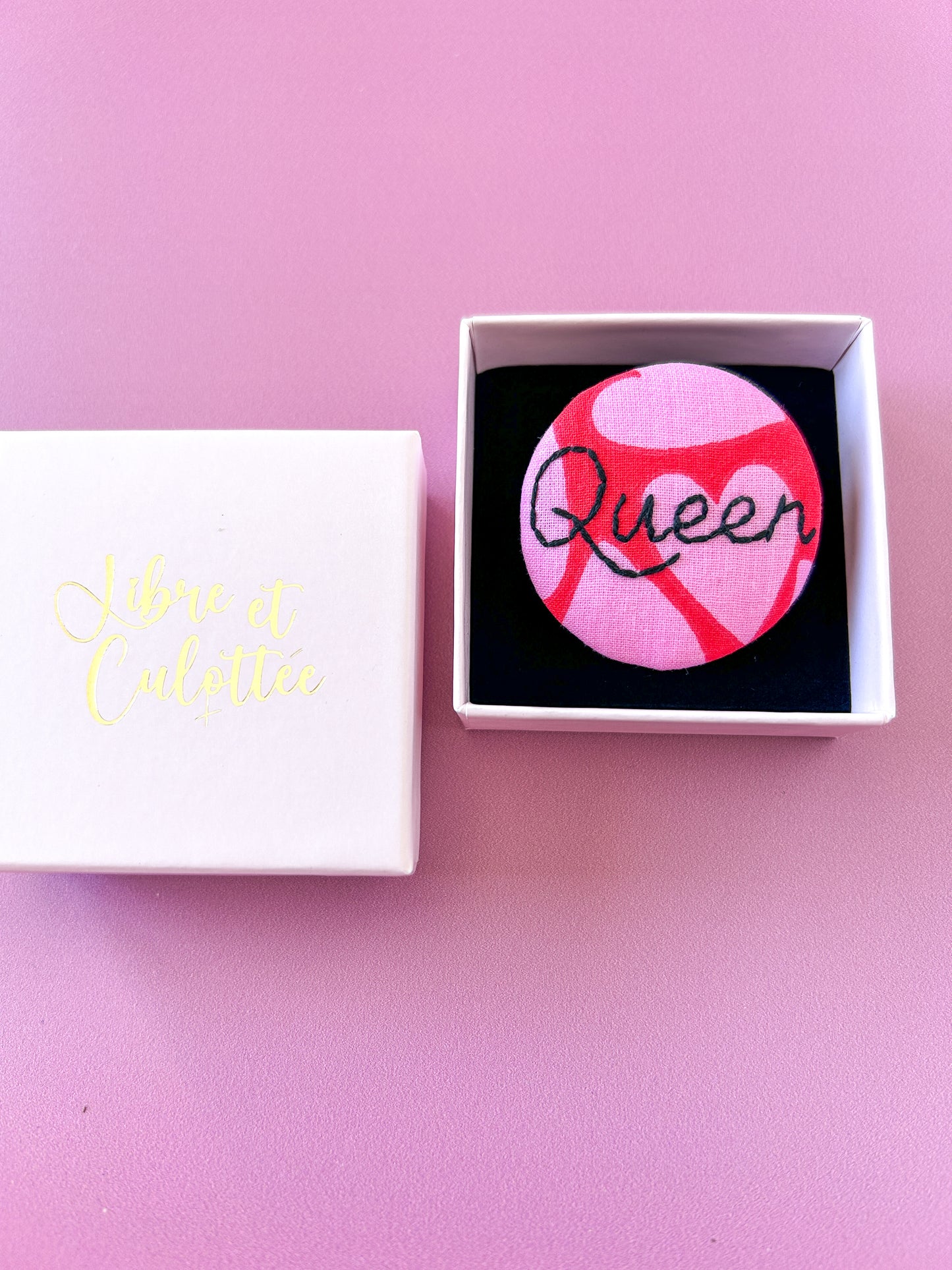 Badge brodé - Queen 4.5cm