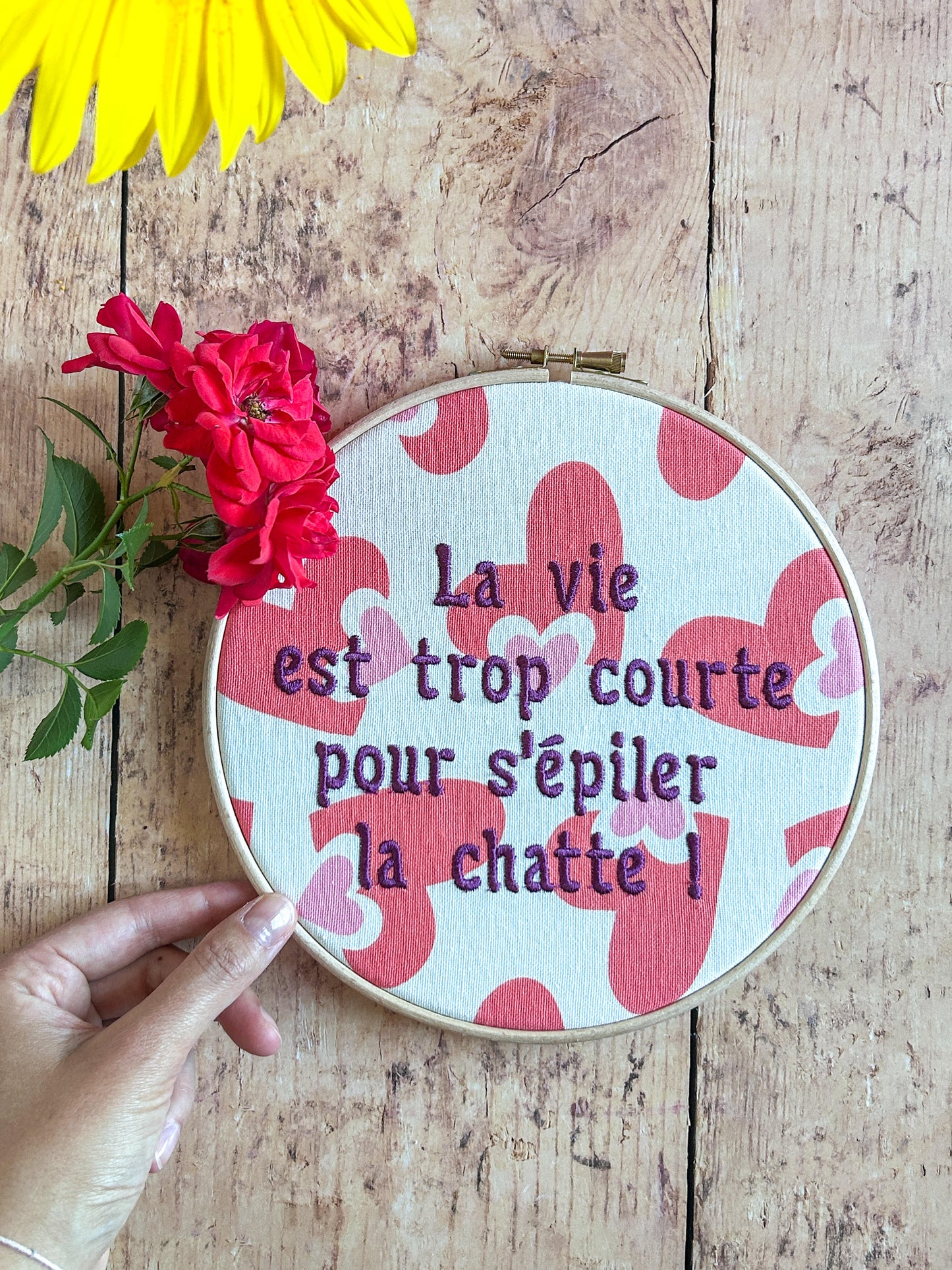 Cercle à broder La Libérée - La vie est trop courte pour s'épiler la chatte !