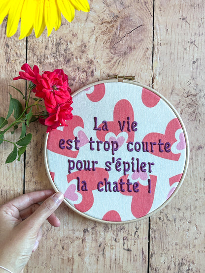 Cercle à broder La Libérée - La vie est trop courte pour s'épiler la chatte !